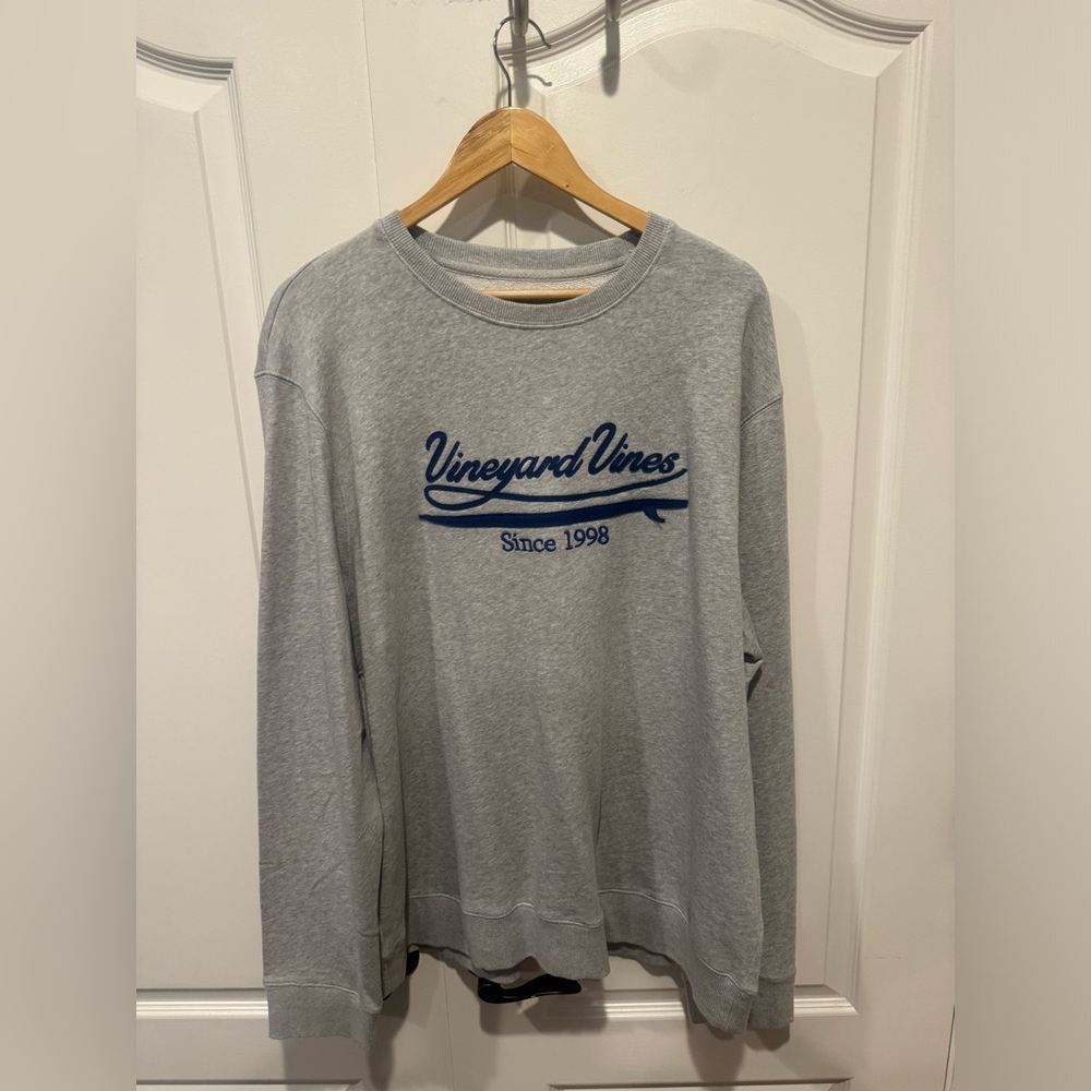 NWOT Vineyard Vines Crewneck